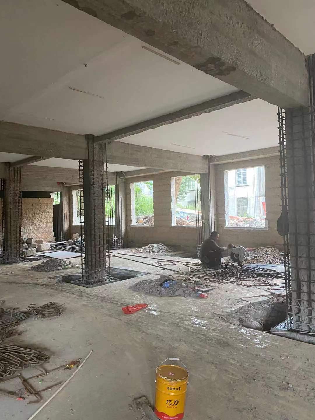 w66利来瓷砖背胶施工必要等干？