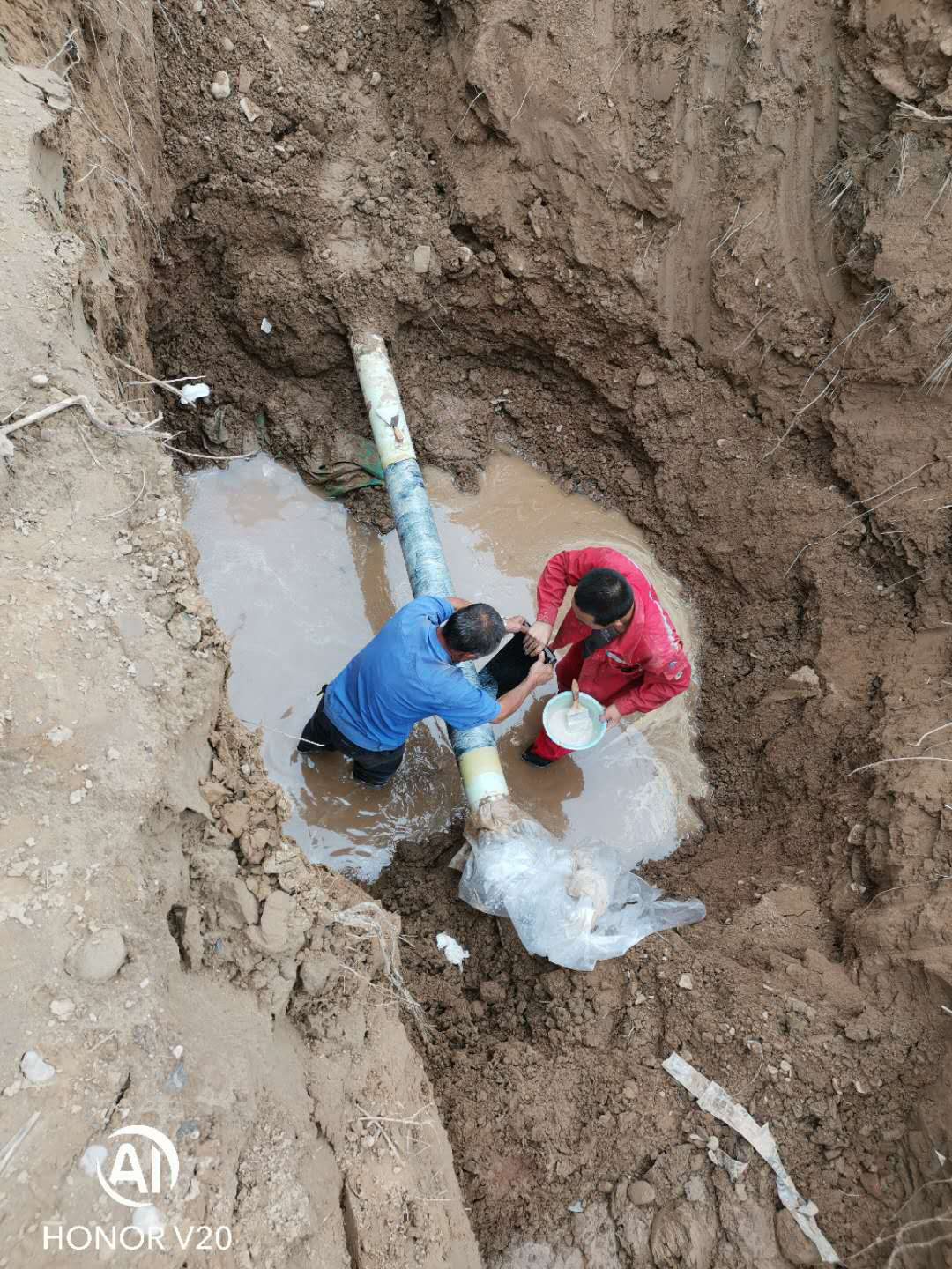 使用w66利来聚合物建补砂浆对裂缝建补时需把稳