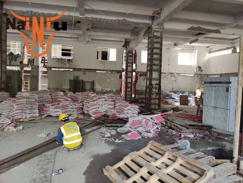 关于灌浆料养护的主张是什么？